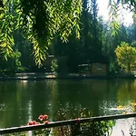 Mobile 2 Au Bord Du Lac, Peche Gratuite Sans Permis Campsite Ardres