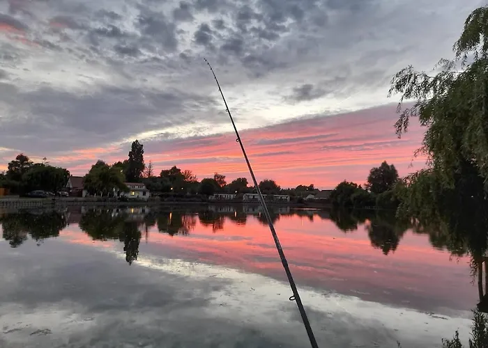 Campingplads Mobile 2 Au Bord Du Lac, Peche Gratuite Sans Permis Ardres