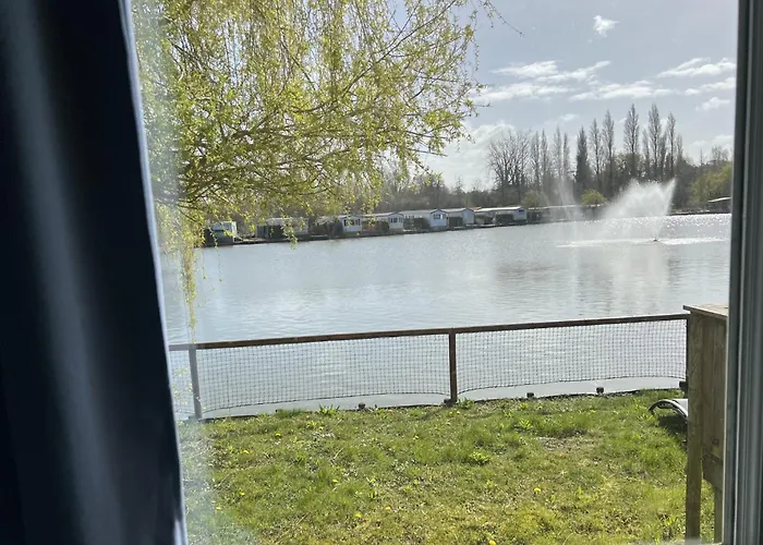 Campingplads Mobile 2 Au Bord Du Lac, Peche Gratuite Sans Permis