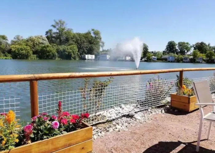 Mobile 2 Au Bord Du Lac, Peche Gratuite Sans Permis Campingplads *